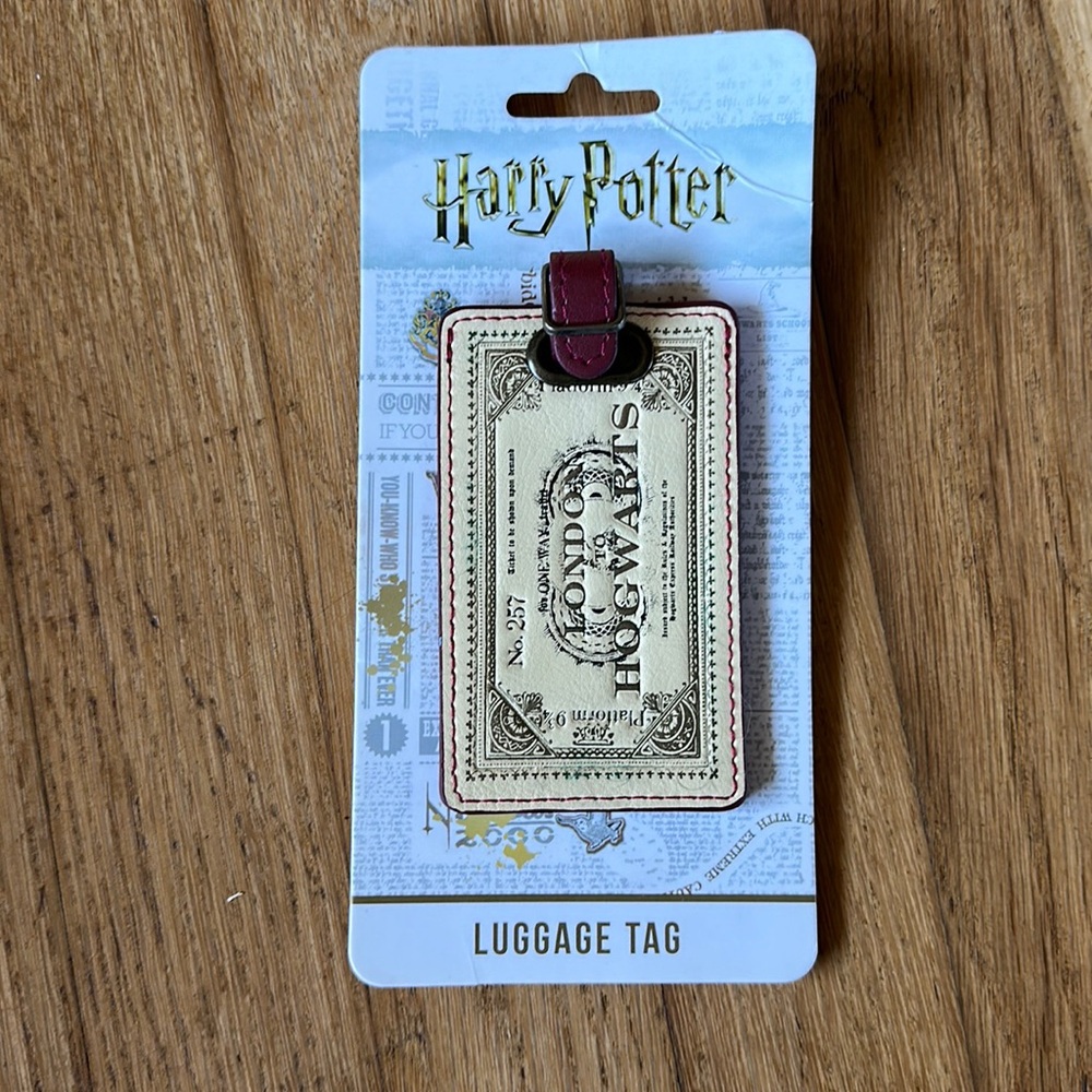 NWT Harry Potter Luggage Tag - London to Hogwarts